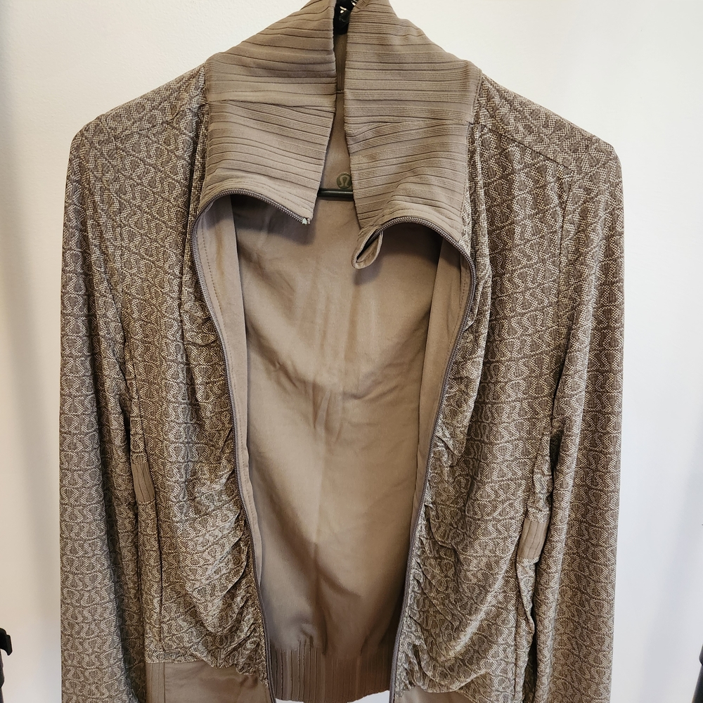 Lululemon Raja Reversible Jacket Sage - Picture 5 of 7
